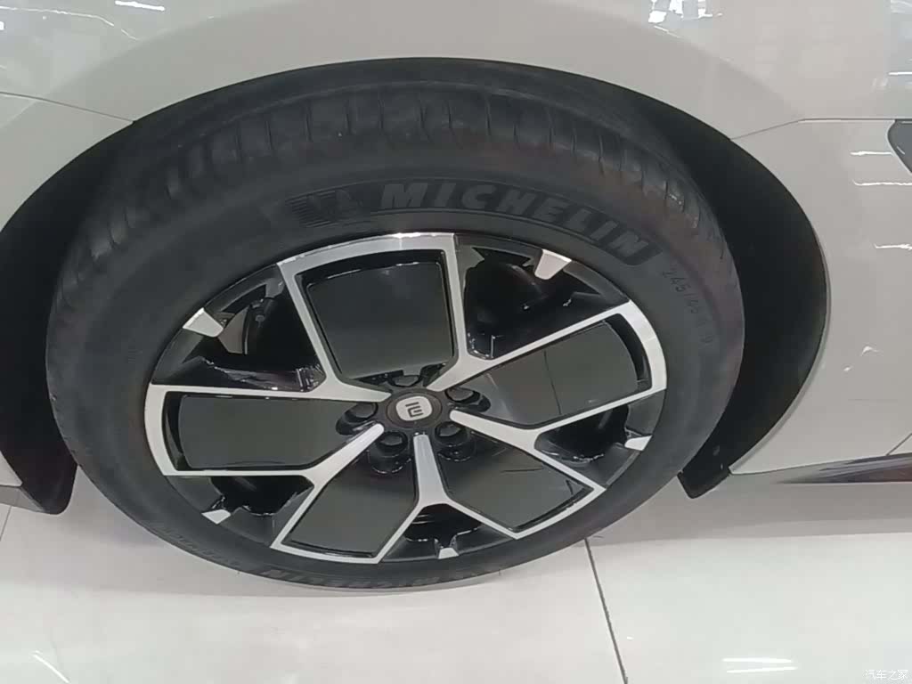 Xiaomi SU7, 2025 23