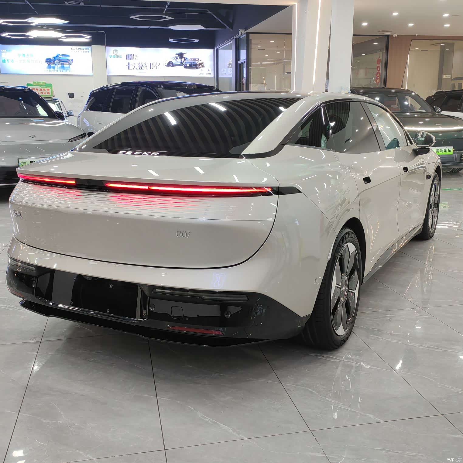 Zeekr 007, 2024 15