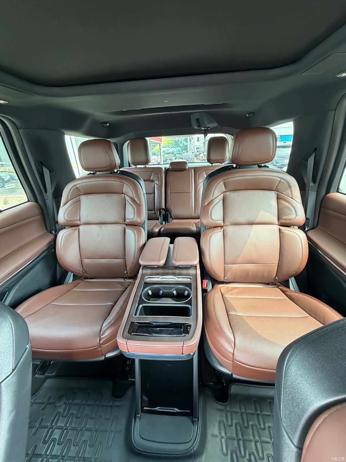 Lincoln Navigator, 2025 10