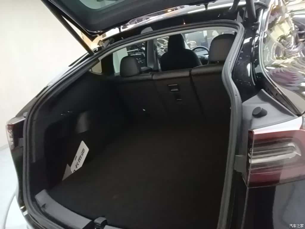 Tesla Model Y, 2022 19