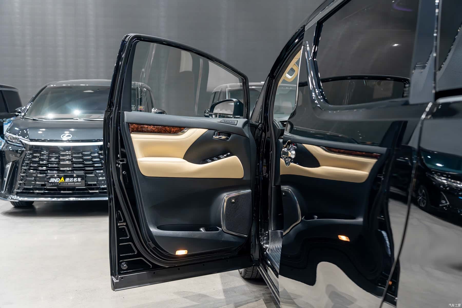 Toyota Alphard, 2019 12