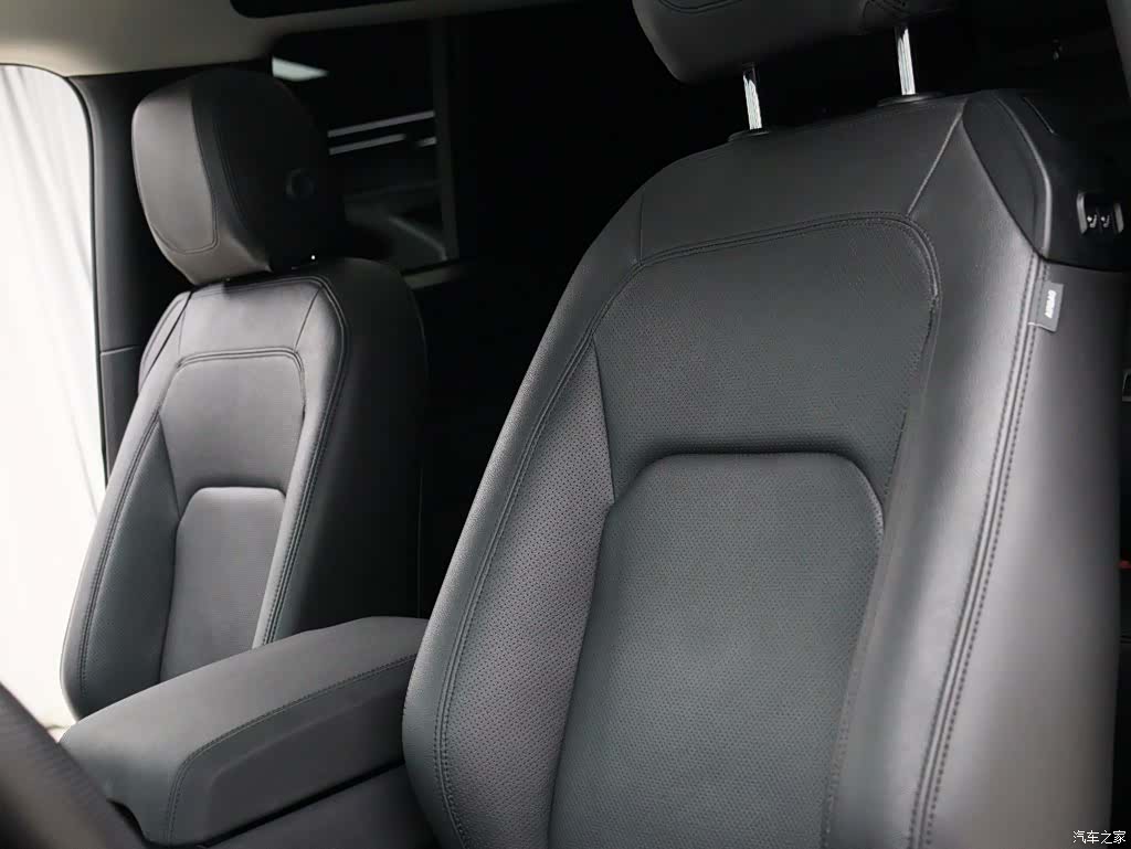 Land Rover Defender, 2022 3