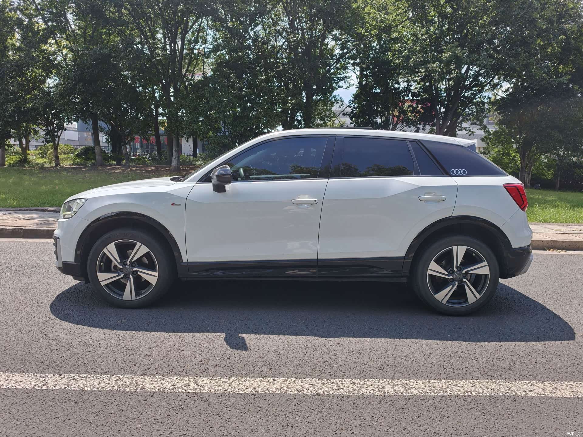 Audi Q2L, 2019 3