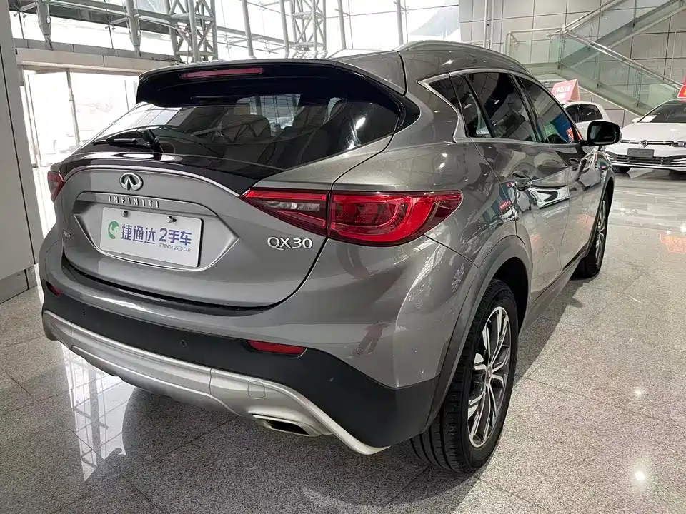 Infiniti QX30