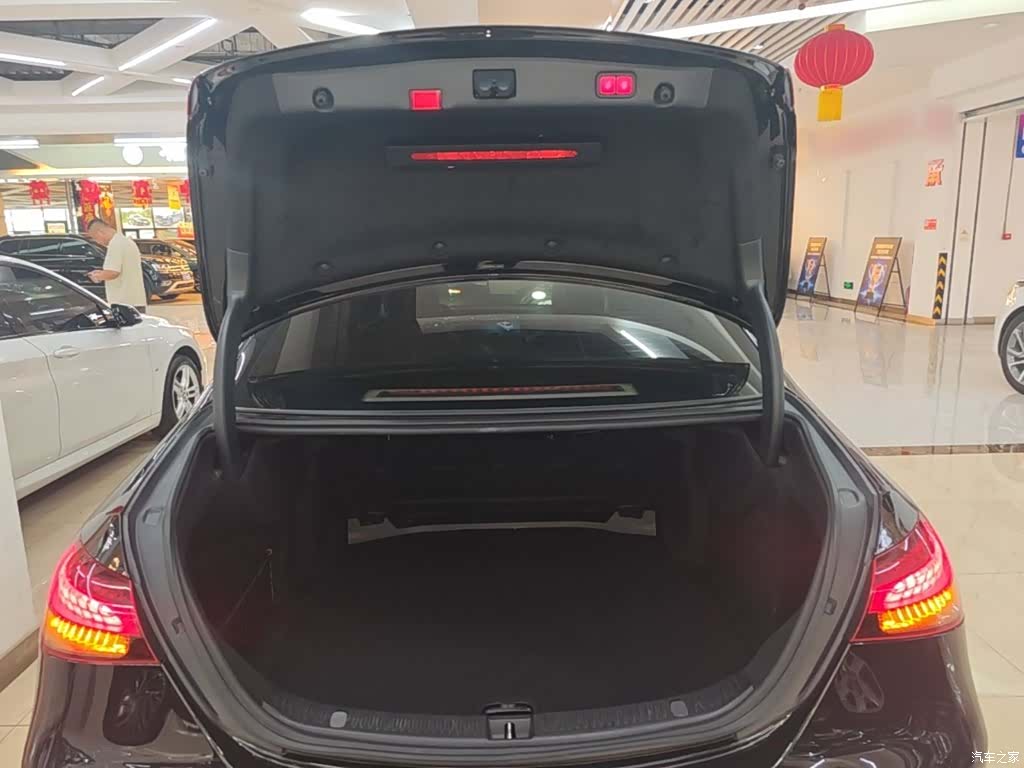 Mercedes-Benz E-Class, 2022 19