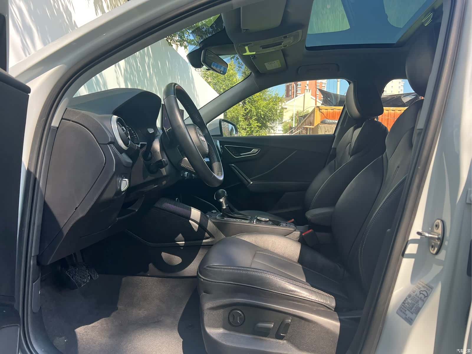 Audi Q2L, 2023 4