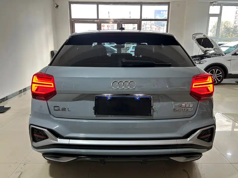 Audi Q2L