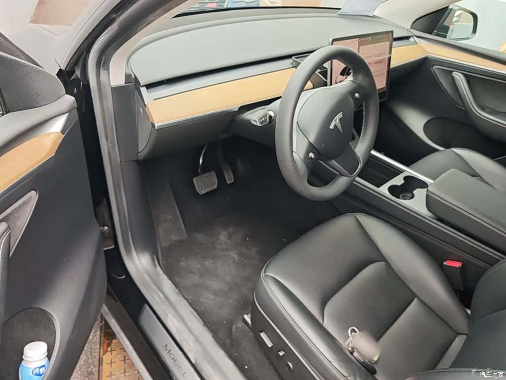 Tesla Model Y, 2022 16