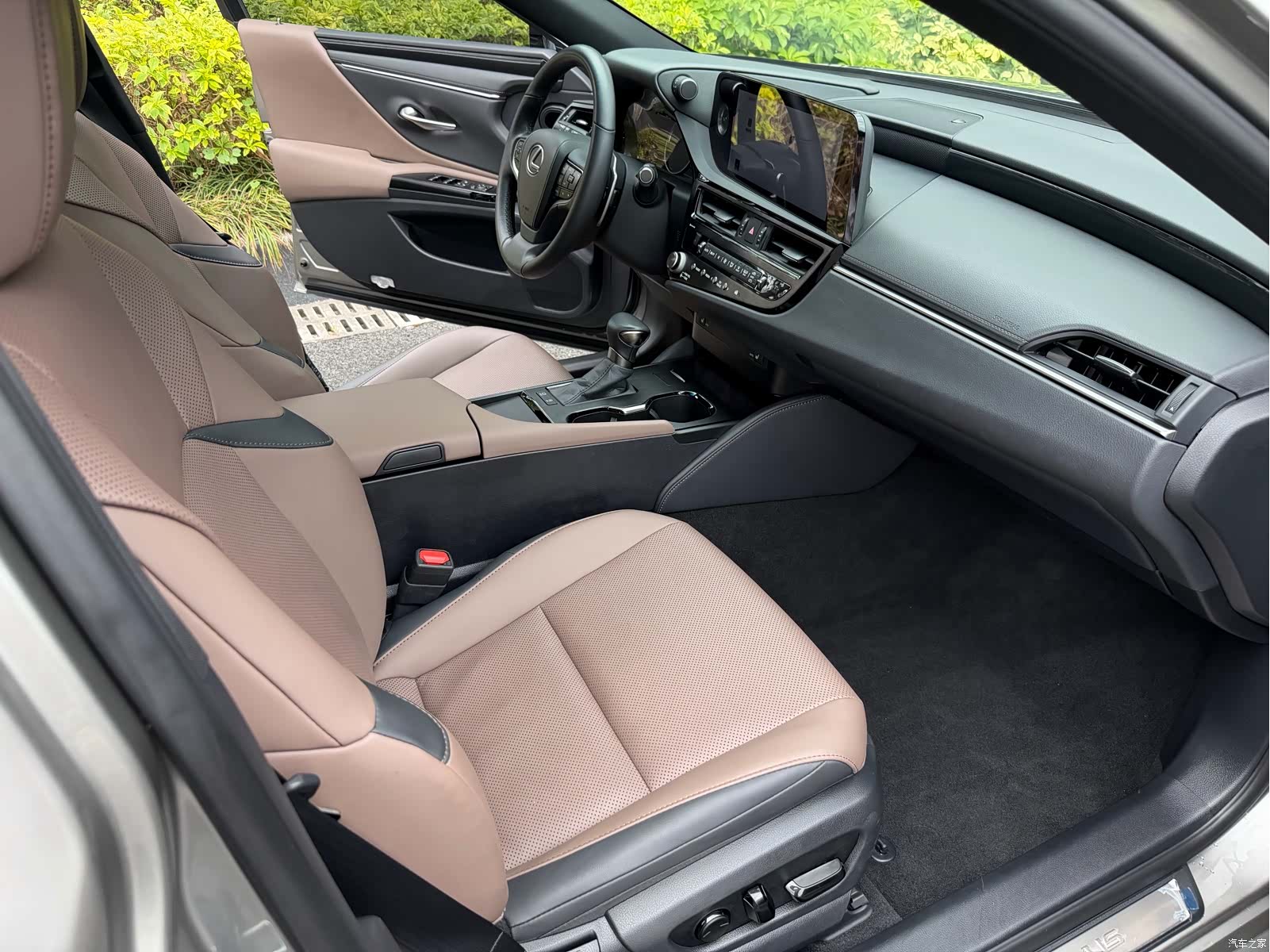 Lexus ES, 2024 9