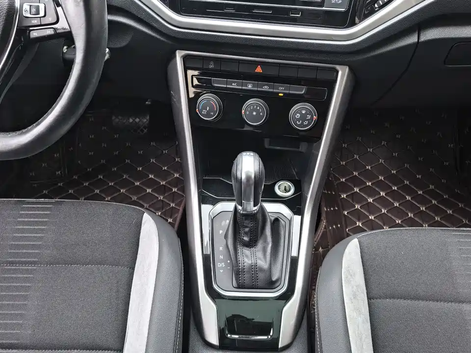 Volkswagen T-ROC exploring Songs