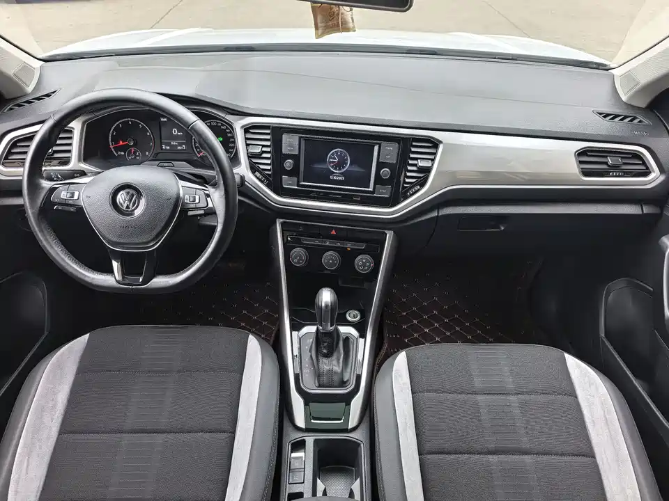 Volkswagen T-ROC exploring Songs