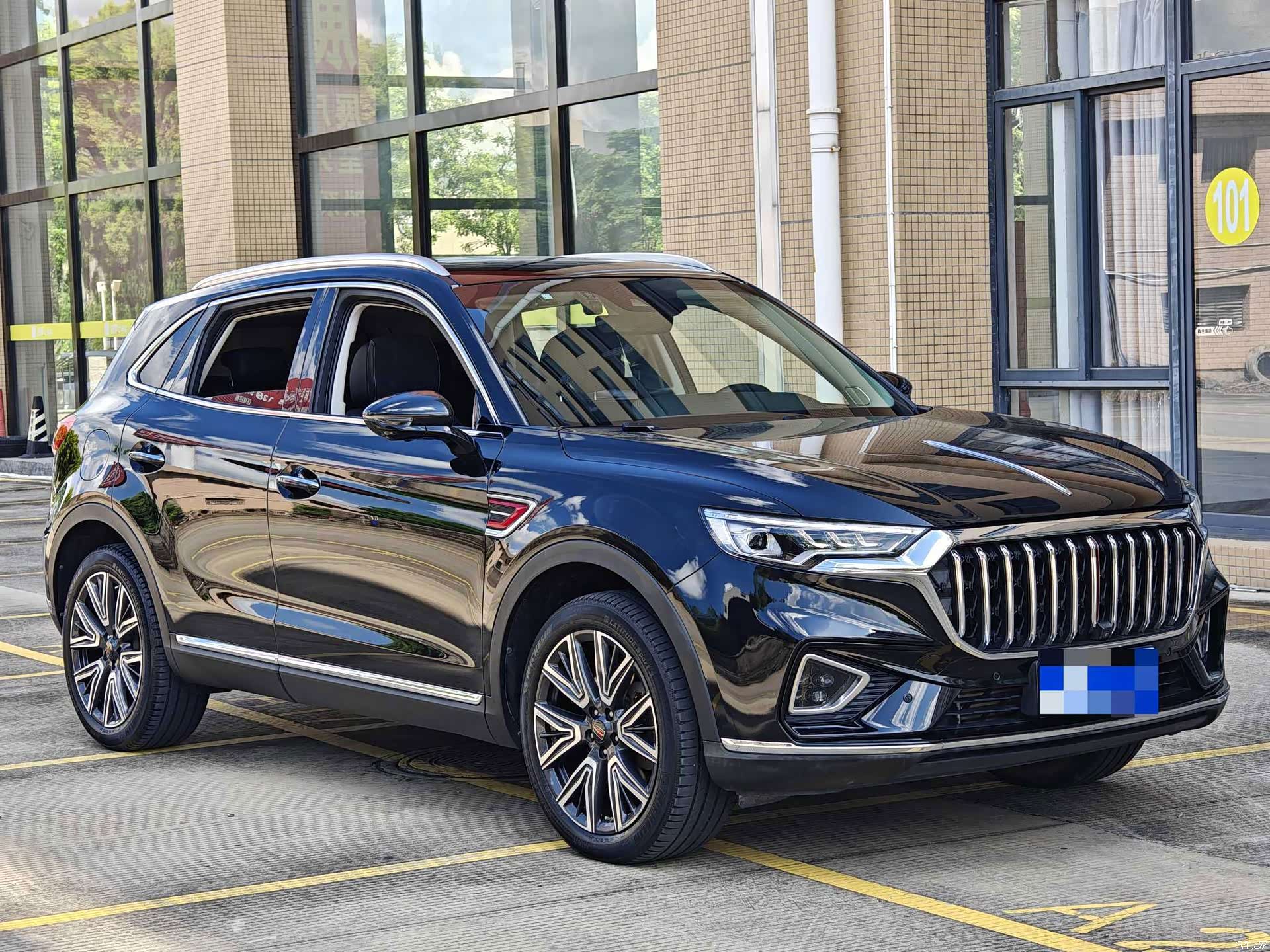 Hongqi HS5, 2022 3