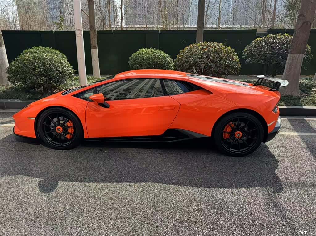 Lamborghini Huracán, 2016 все фото