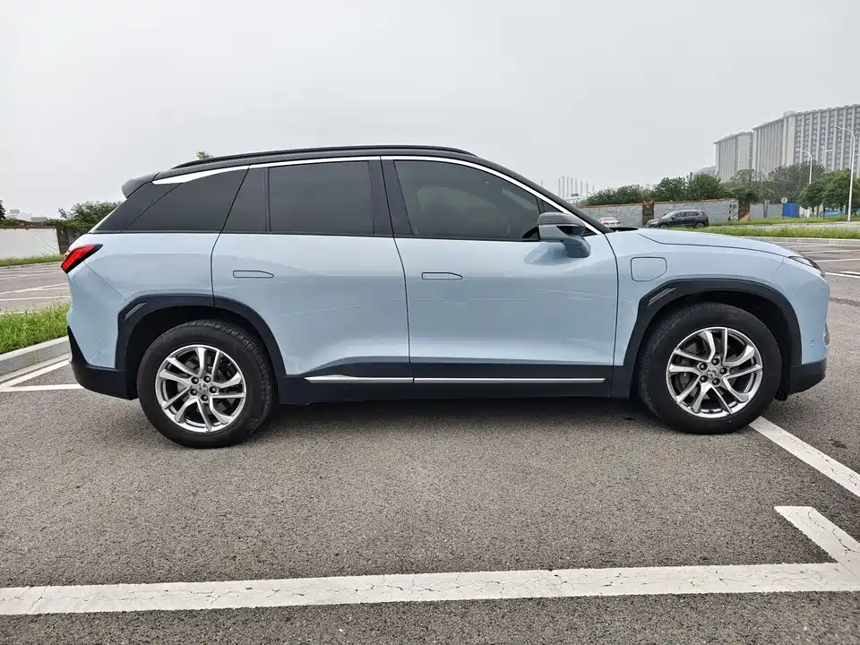 NIO ES6