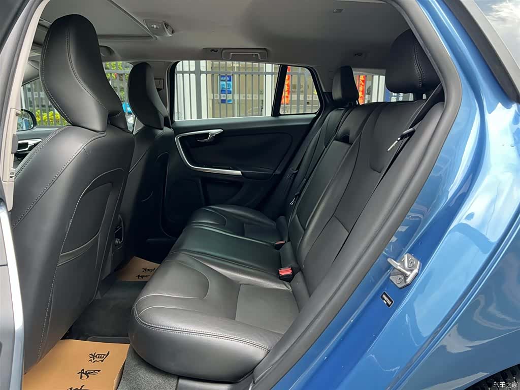 Volvo V60, 2015 4