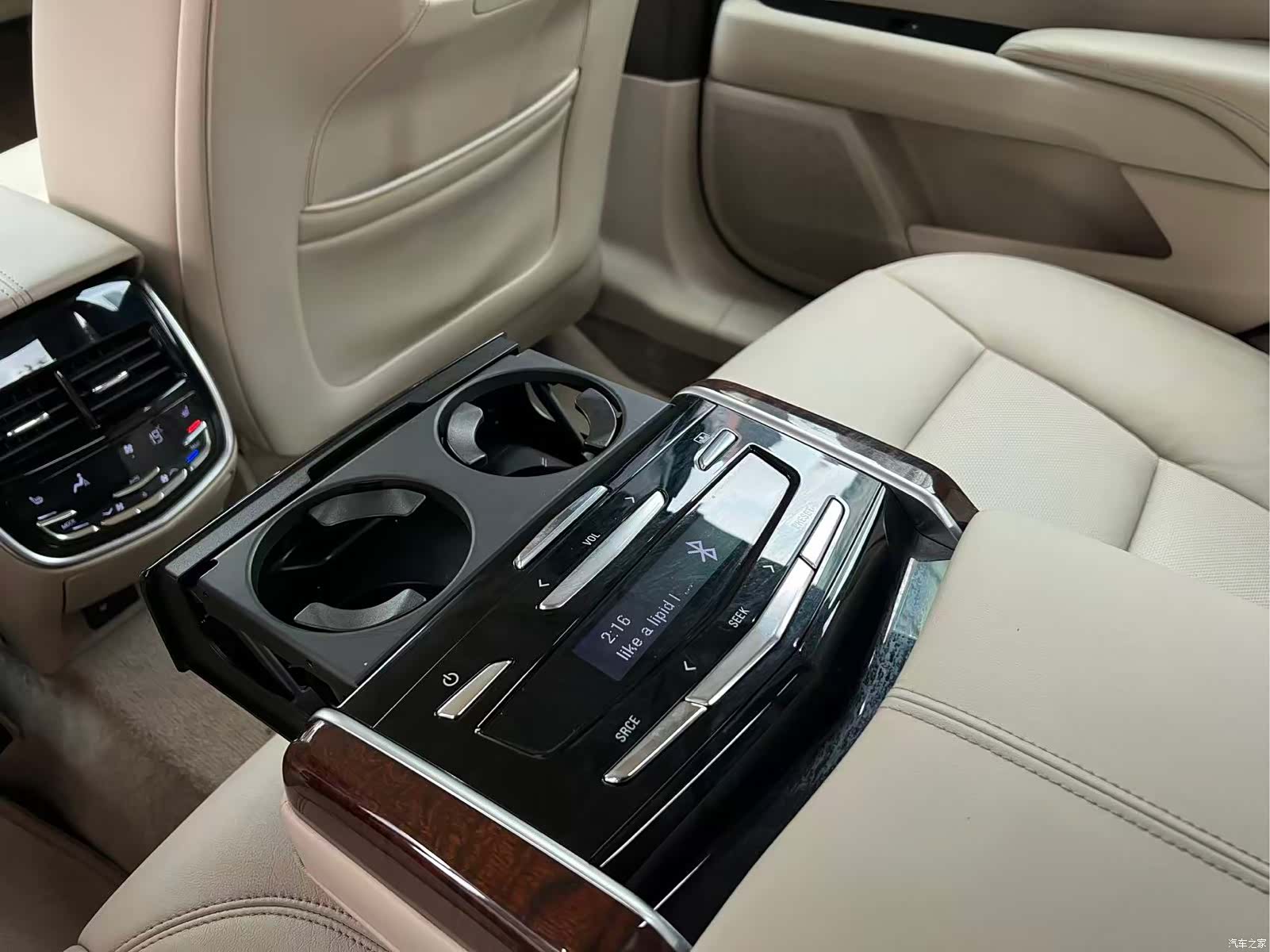 Cadillac XTS, 2013 12