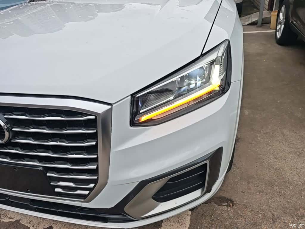 Audi Q2L, 2019 24