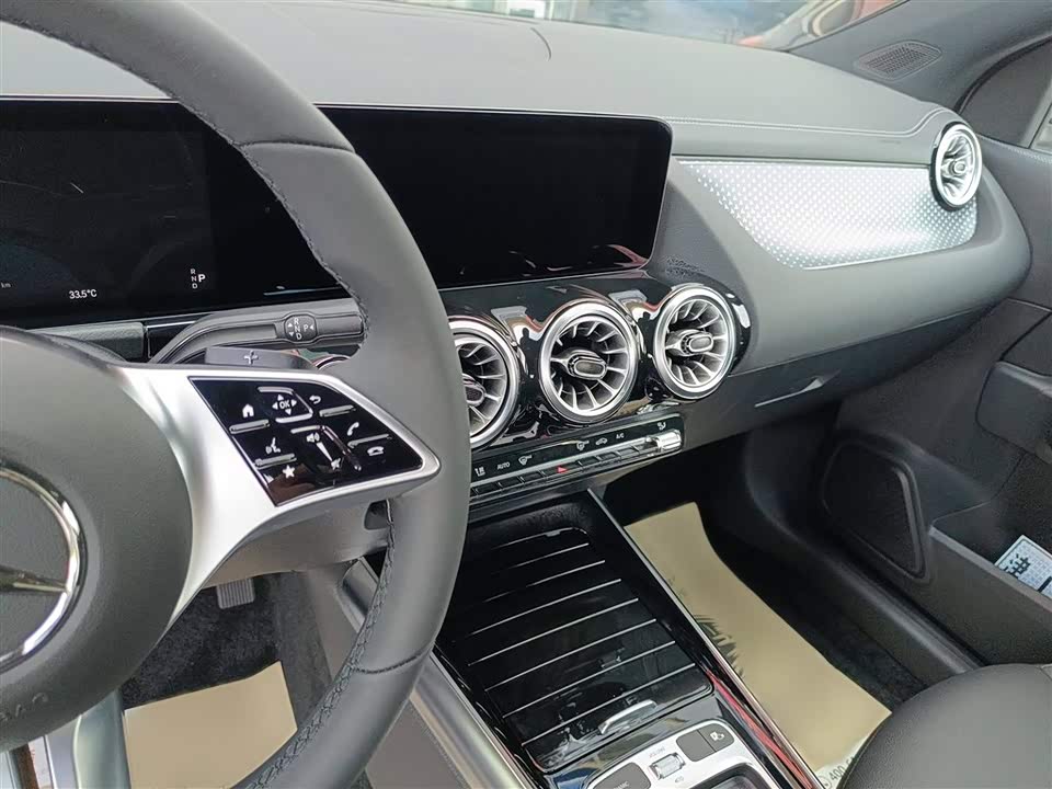 Mercedes-Benz GLA Mercedes-Benz GLA