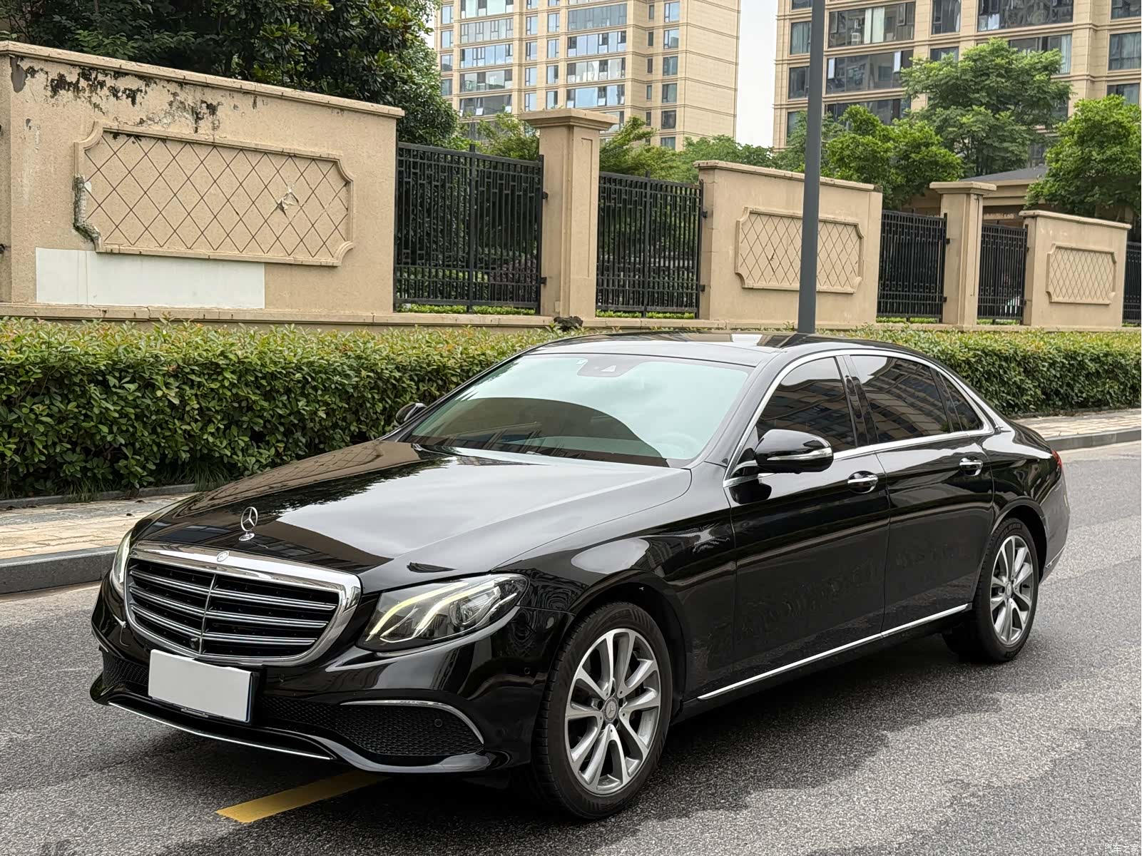 Mercedes-Benz E-Class, 2017 1