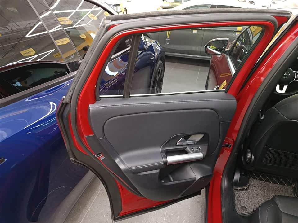 Mercedes-Benz GLA Mercedes-Benz GLA