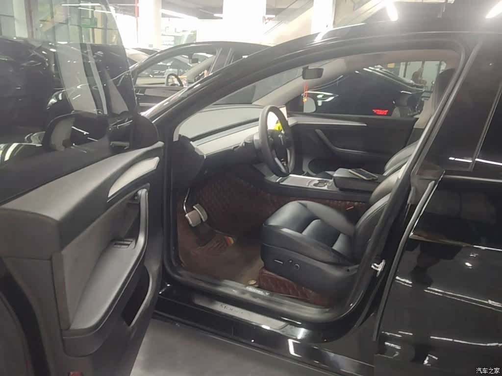 Tesla Model Y, 2023 16