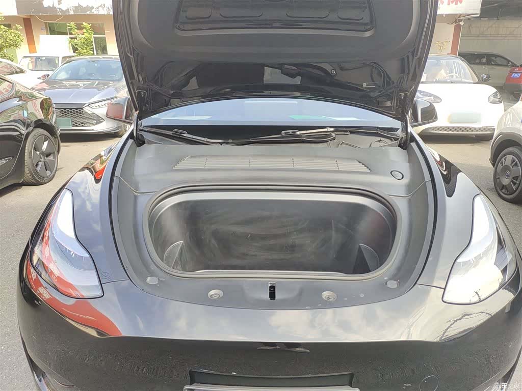 Tesla Model Y, 2022 10