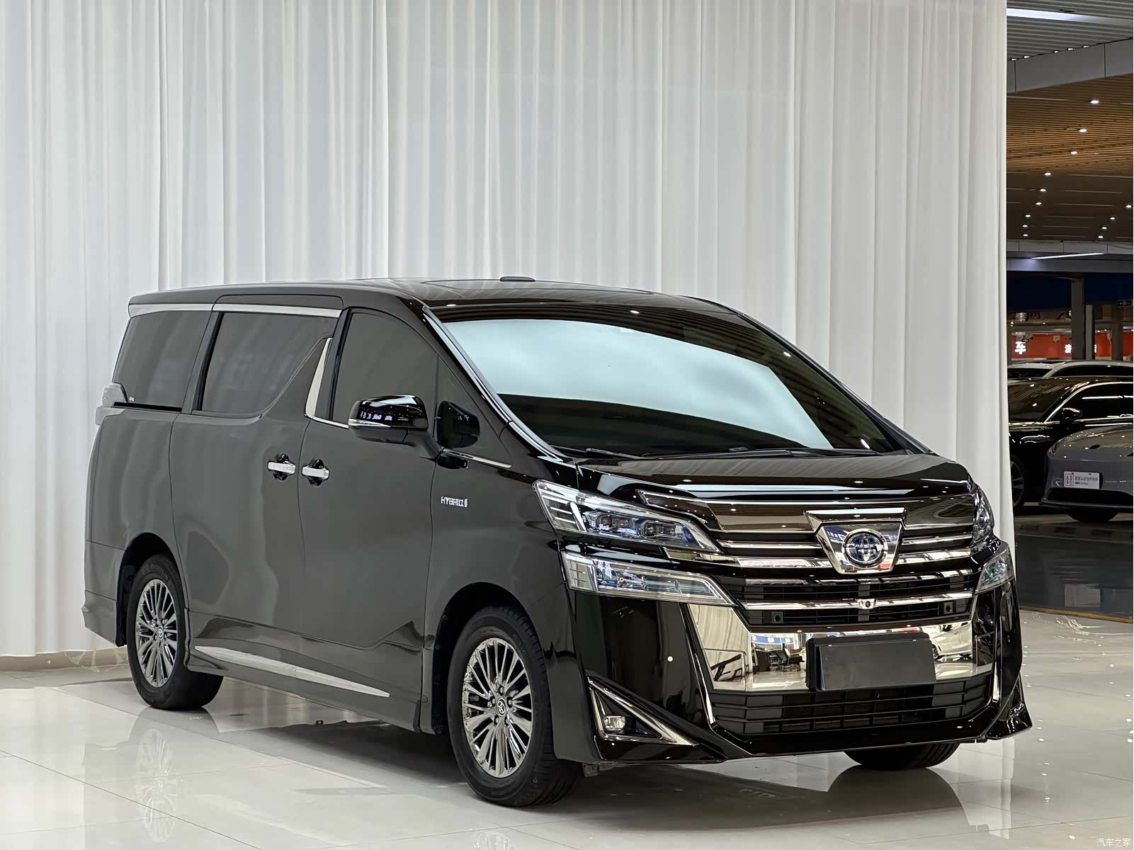 Toyota Vellfire, 2019 3