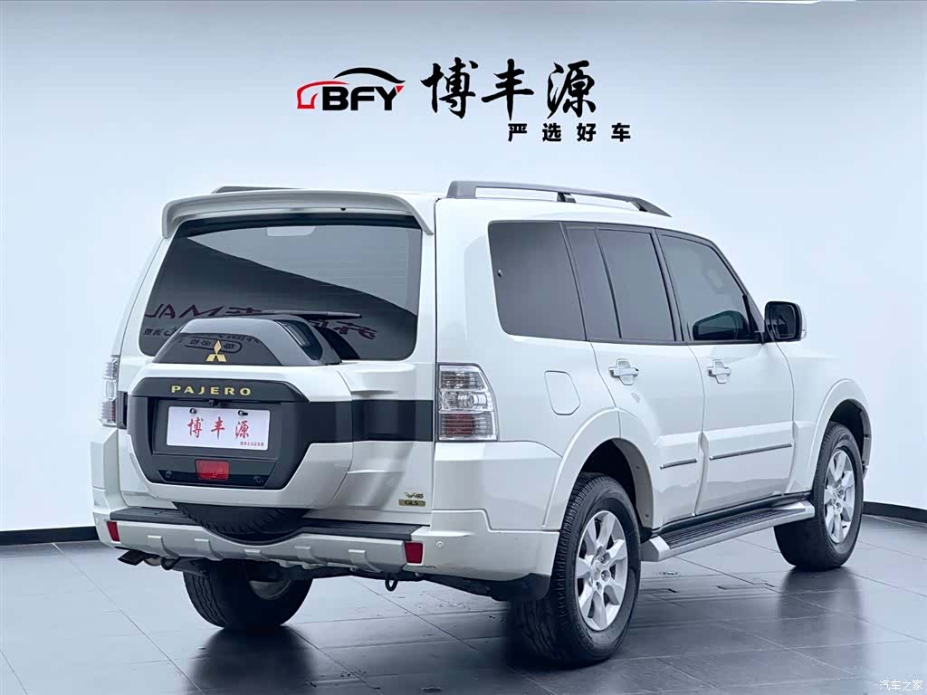 Mitsubishi Pajero, 2024 3