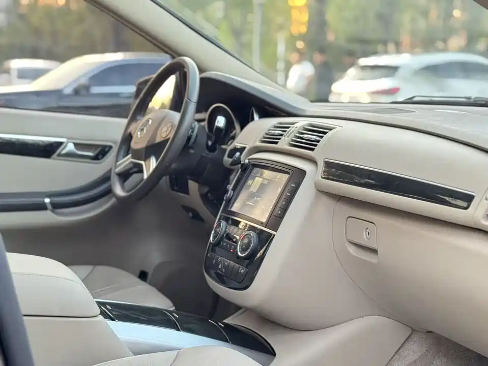 Mercedes-Benz R-class