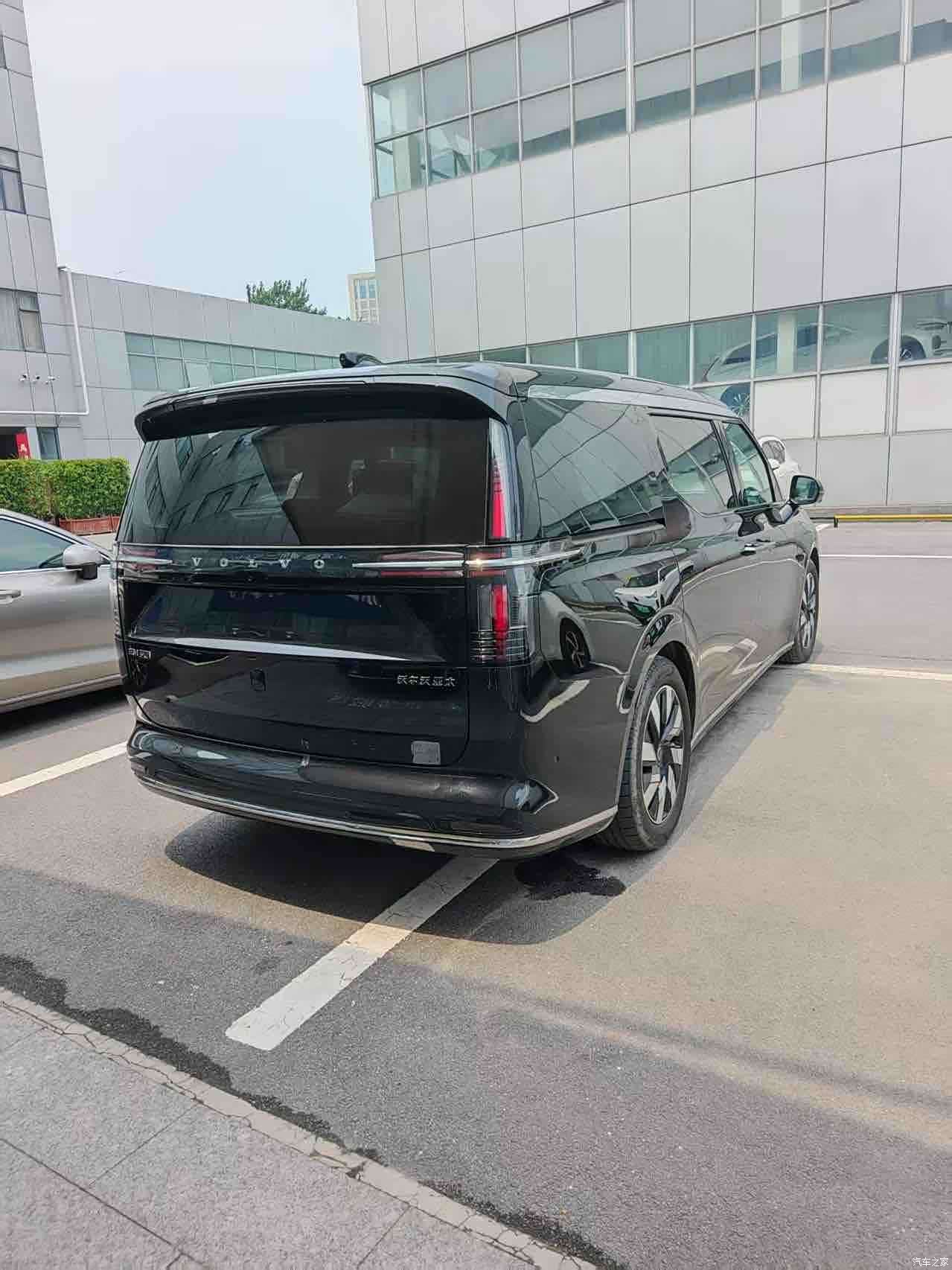 Volvo EM90, 2024 4