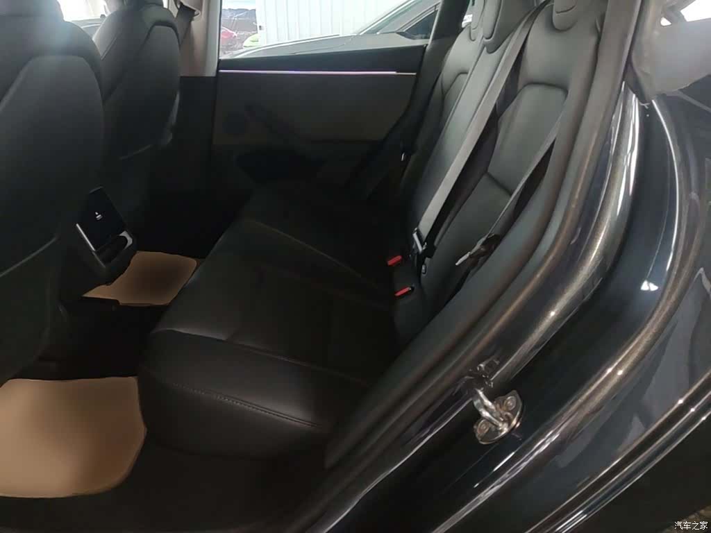 Tesla Model 3, 2024 17