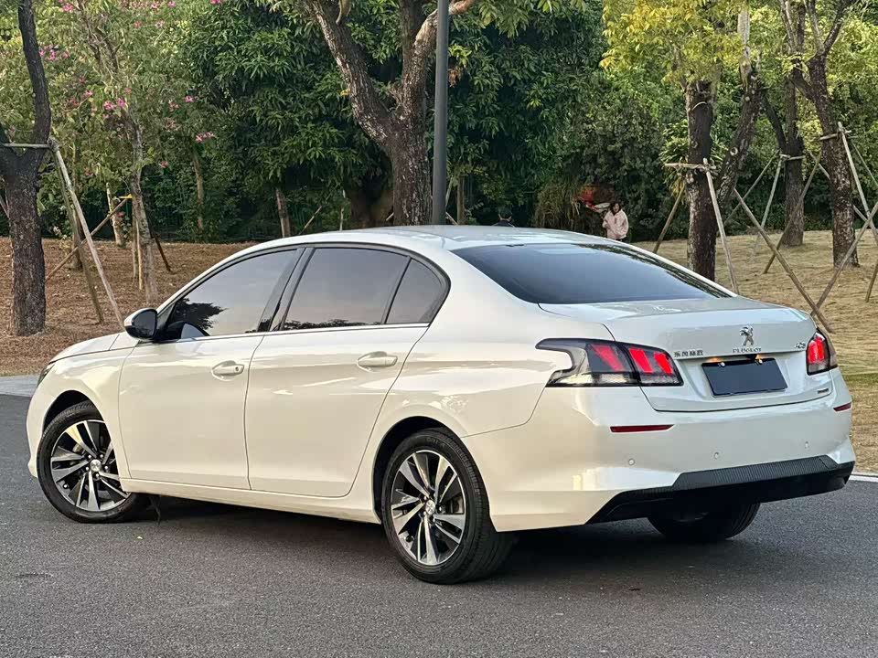 Peugeot 408