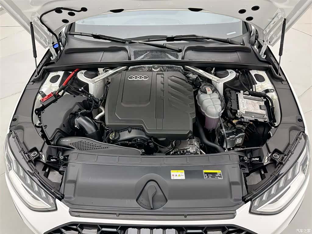 Audi A4L, 2024 25