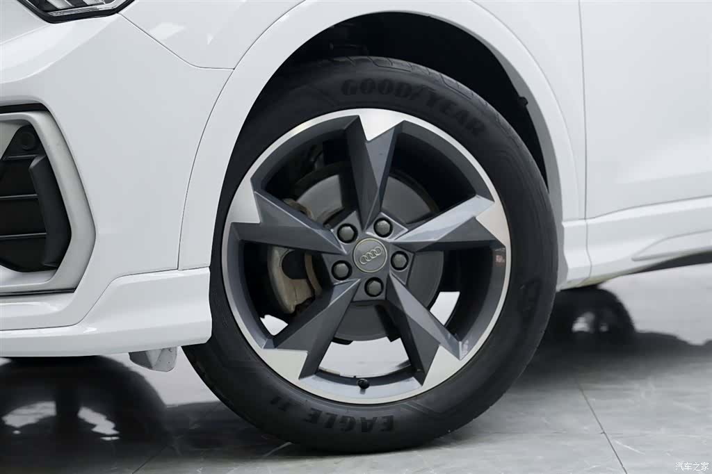 Audi Q3, 2020 3