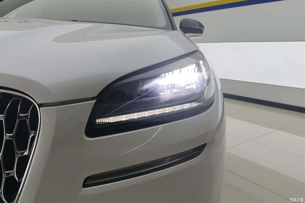Lincoln Corsair, 2022 все фото