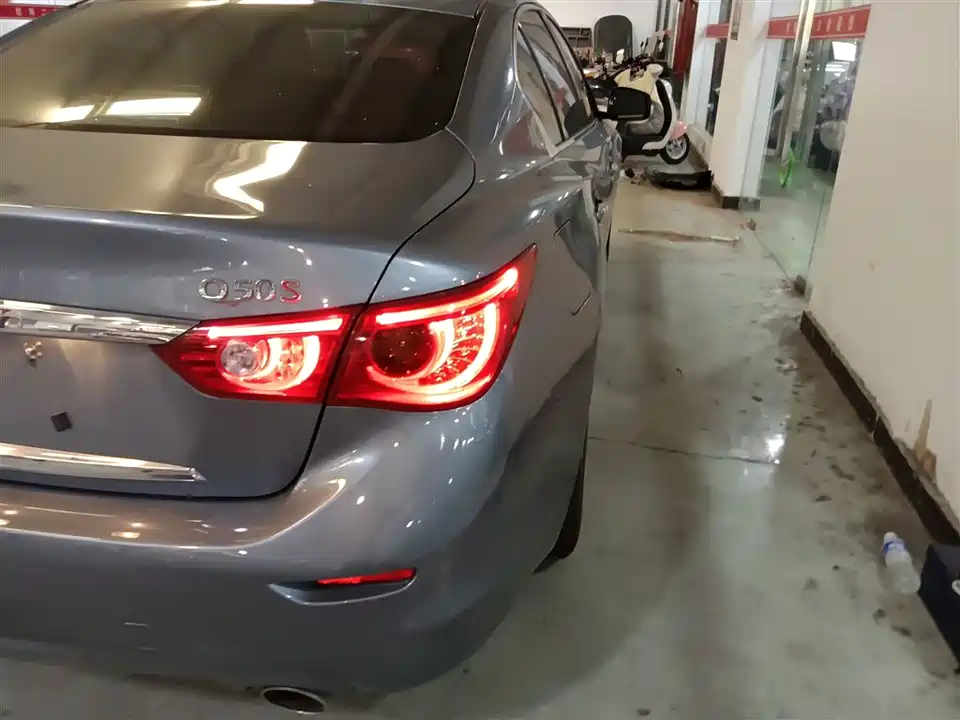Infiniti Q50L