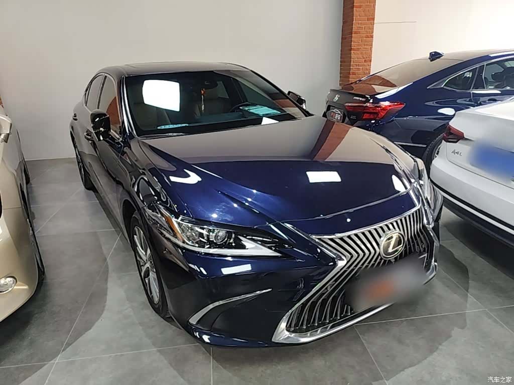Lexus ES, 2021 4