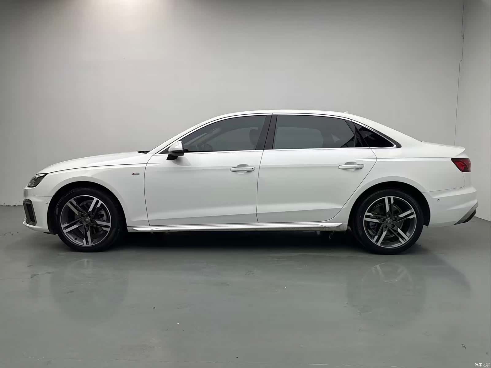 Audi A4L, 2021 3