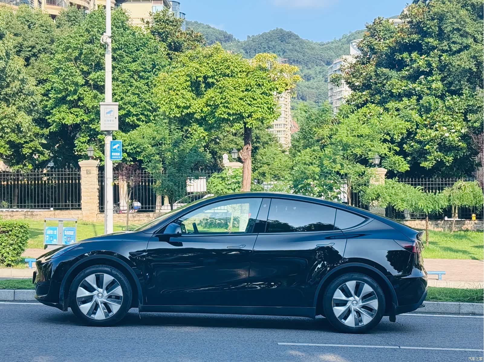 Tesla Model Y, 2023 3