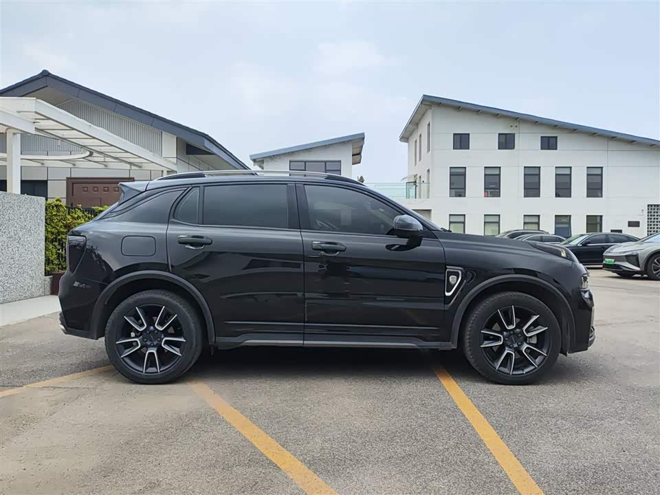 Lynk & Co 01