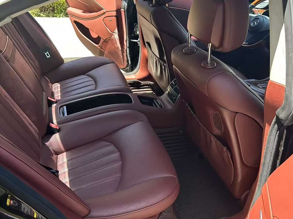 Mercedes-Benz CLS Mercedes-Benz CLS