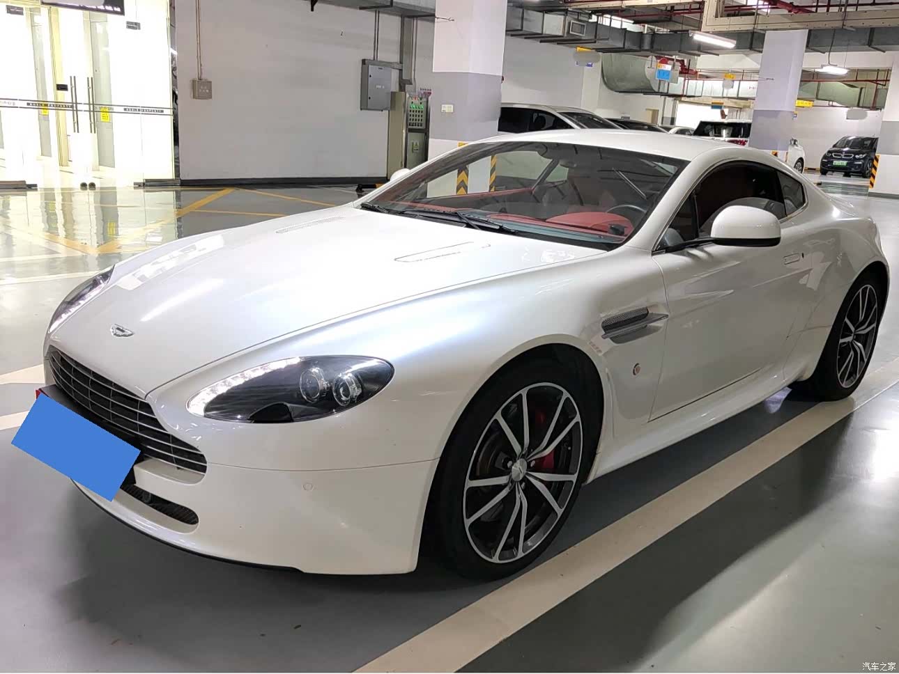 Aston Martin Vantage, 2013 1