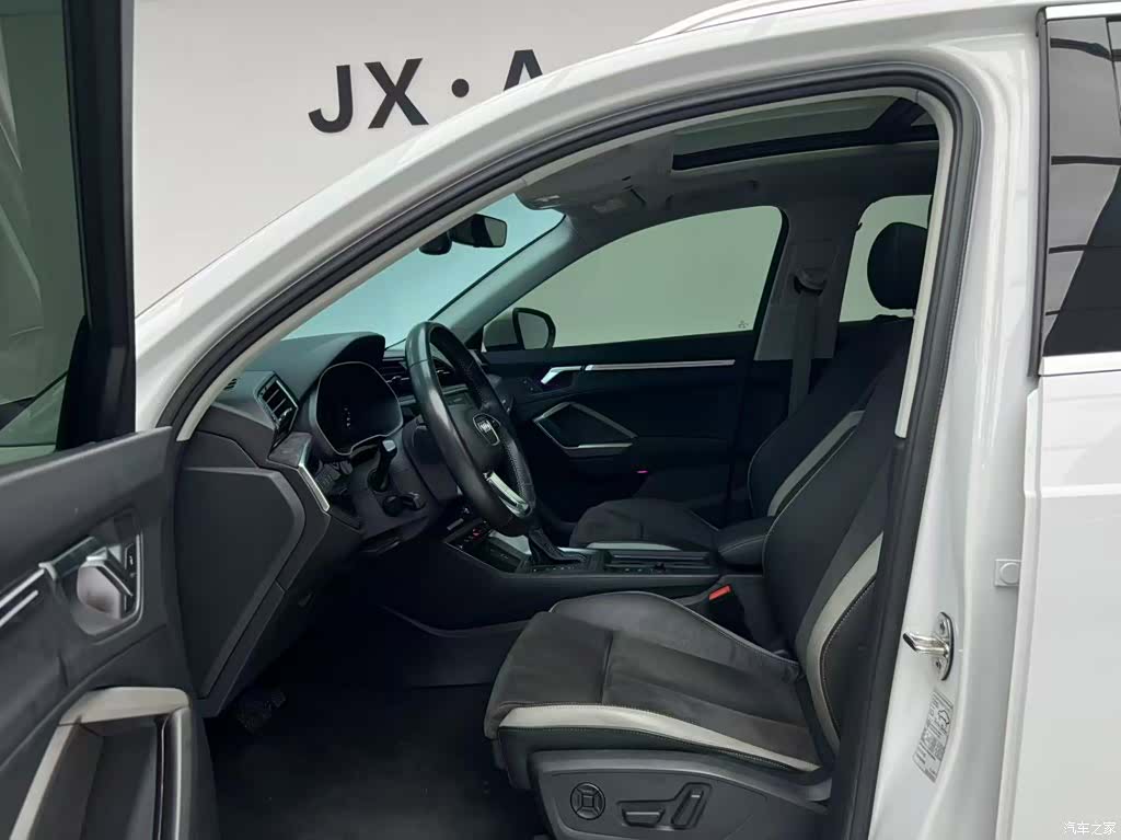 Audi Q3, 2022 10