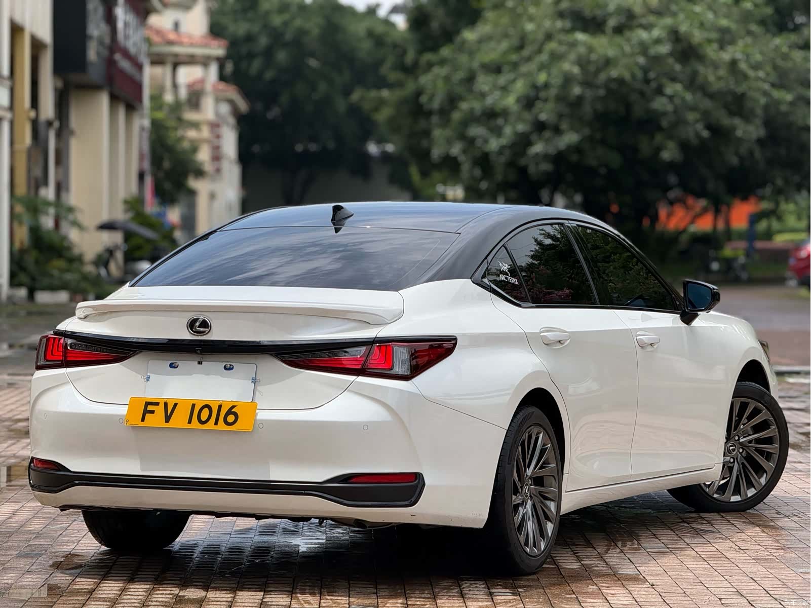 Lexus ES, 2024 4