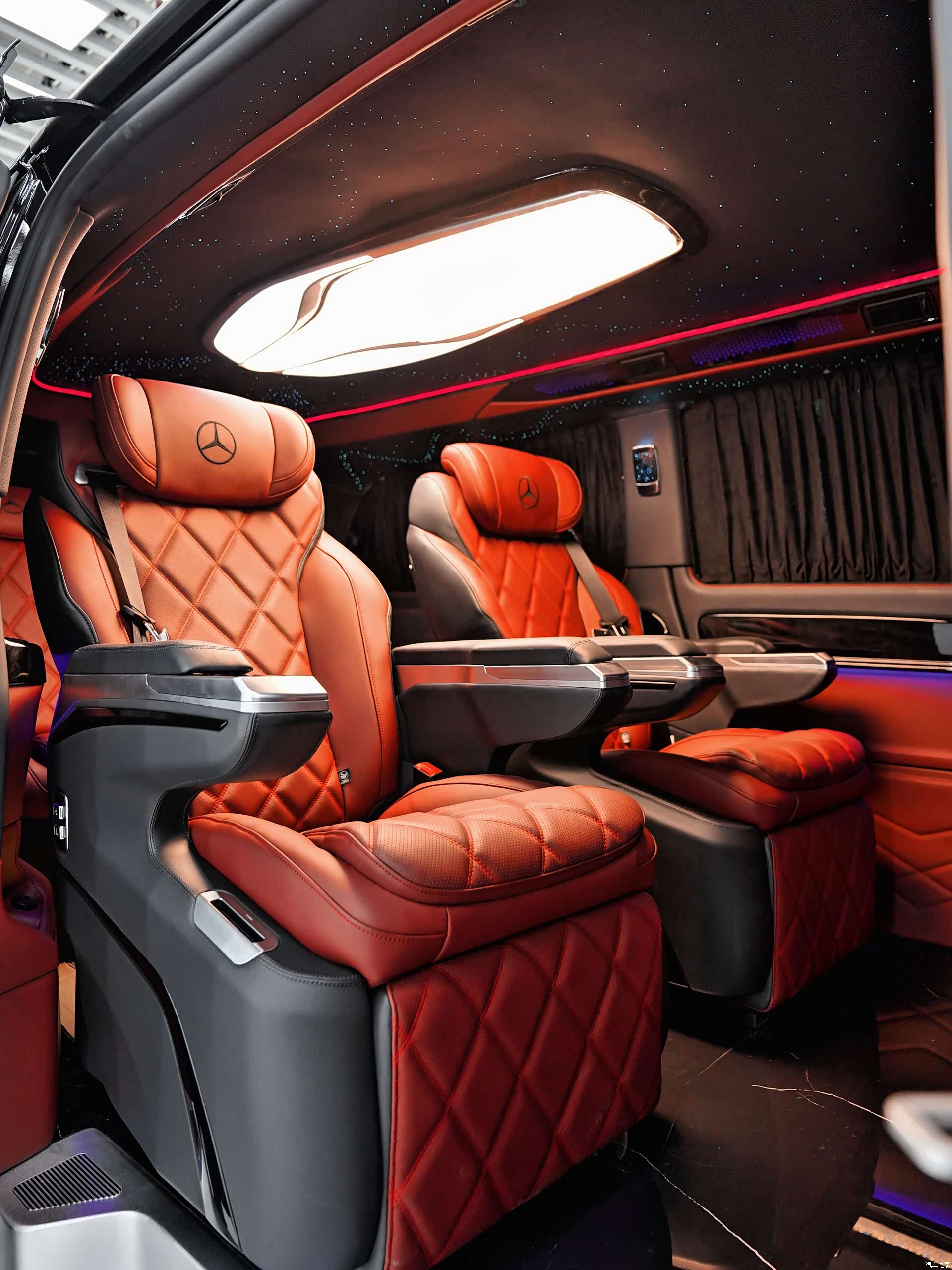 Mercedes-Benz 7, 2025 21