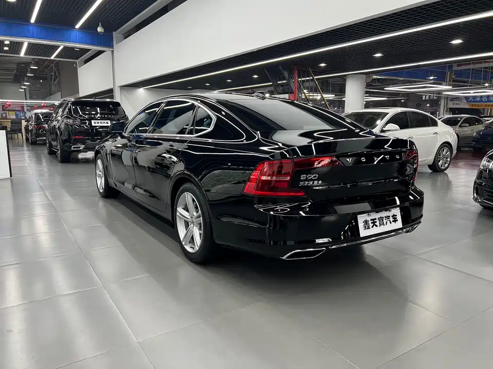 Volvo S90