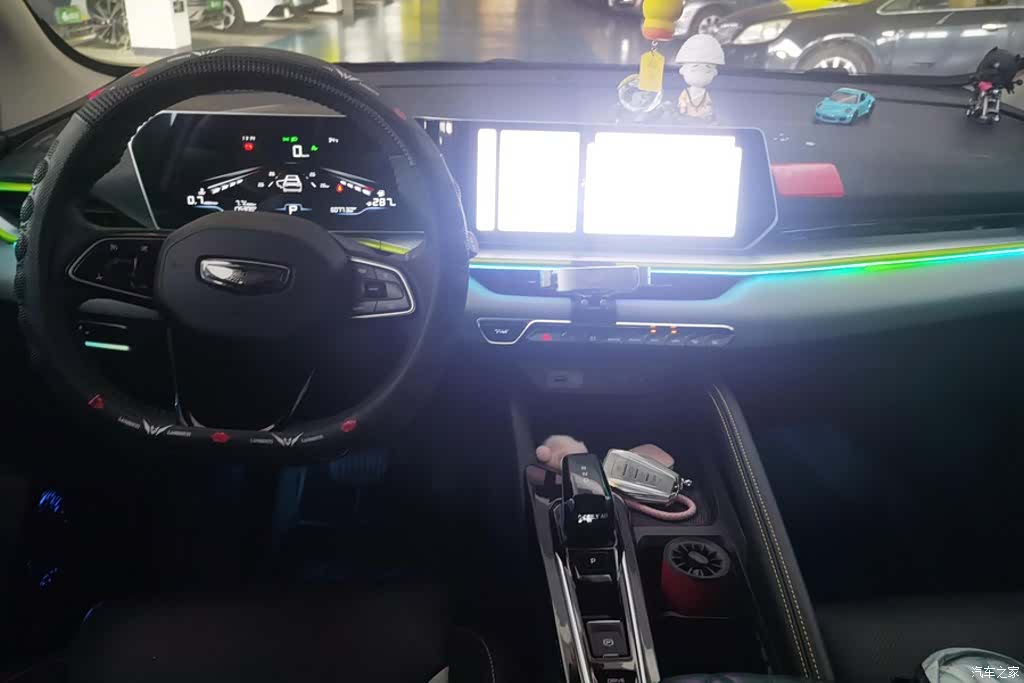 Geely Coolray, 2023 12