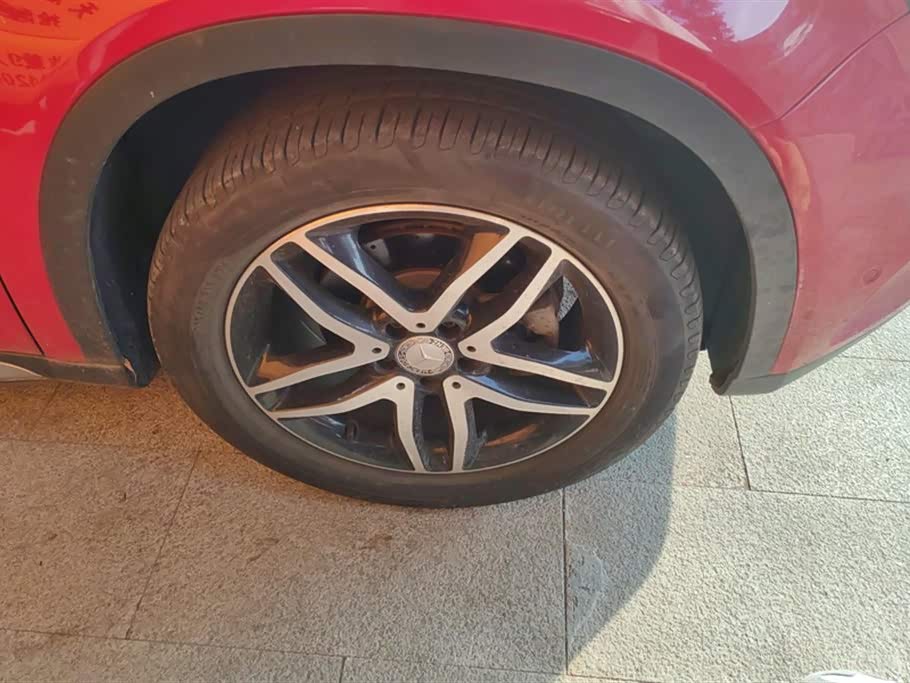 Mercedes-Benz GLA Mercedes-Benz GLA