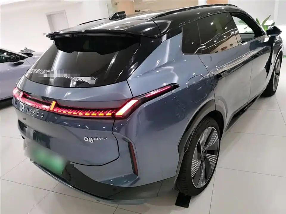 Lynk & Co 08 EM-P