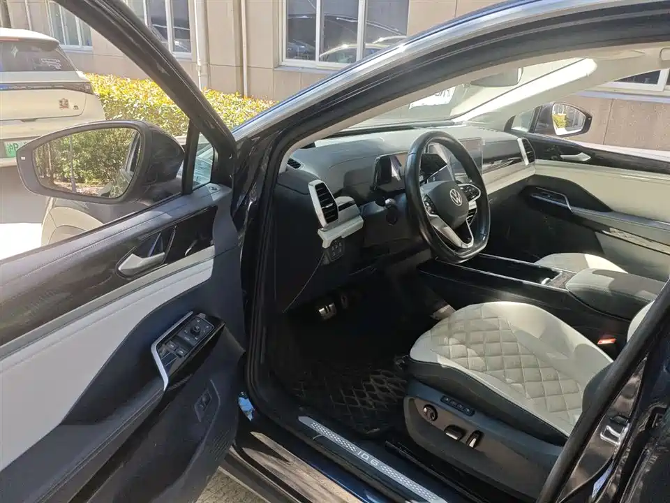 Volkswagen ID.6 CROZZ